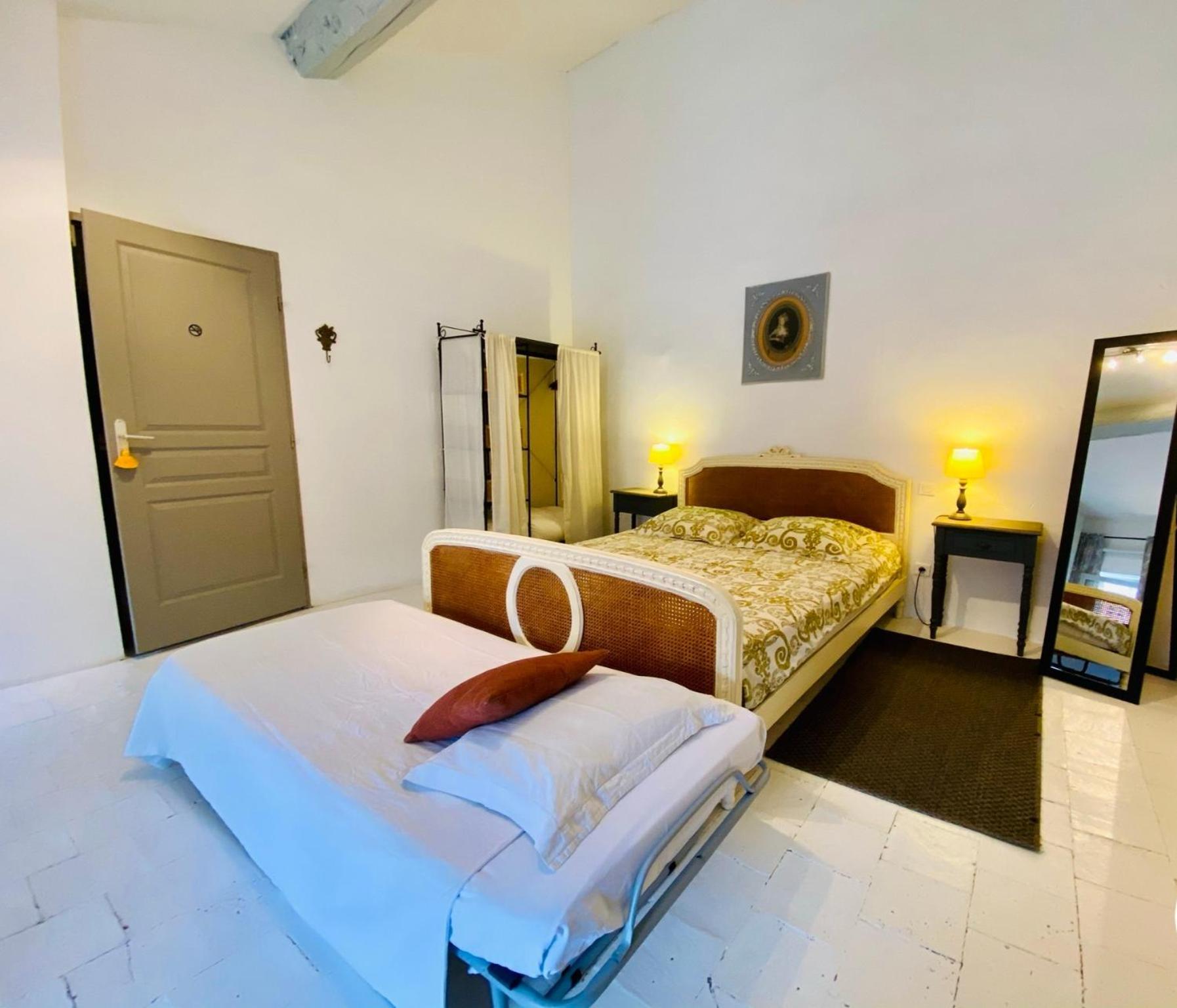 Les Chambres De La Villa Eugenie Lézignan-Corbières Exteriör bild