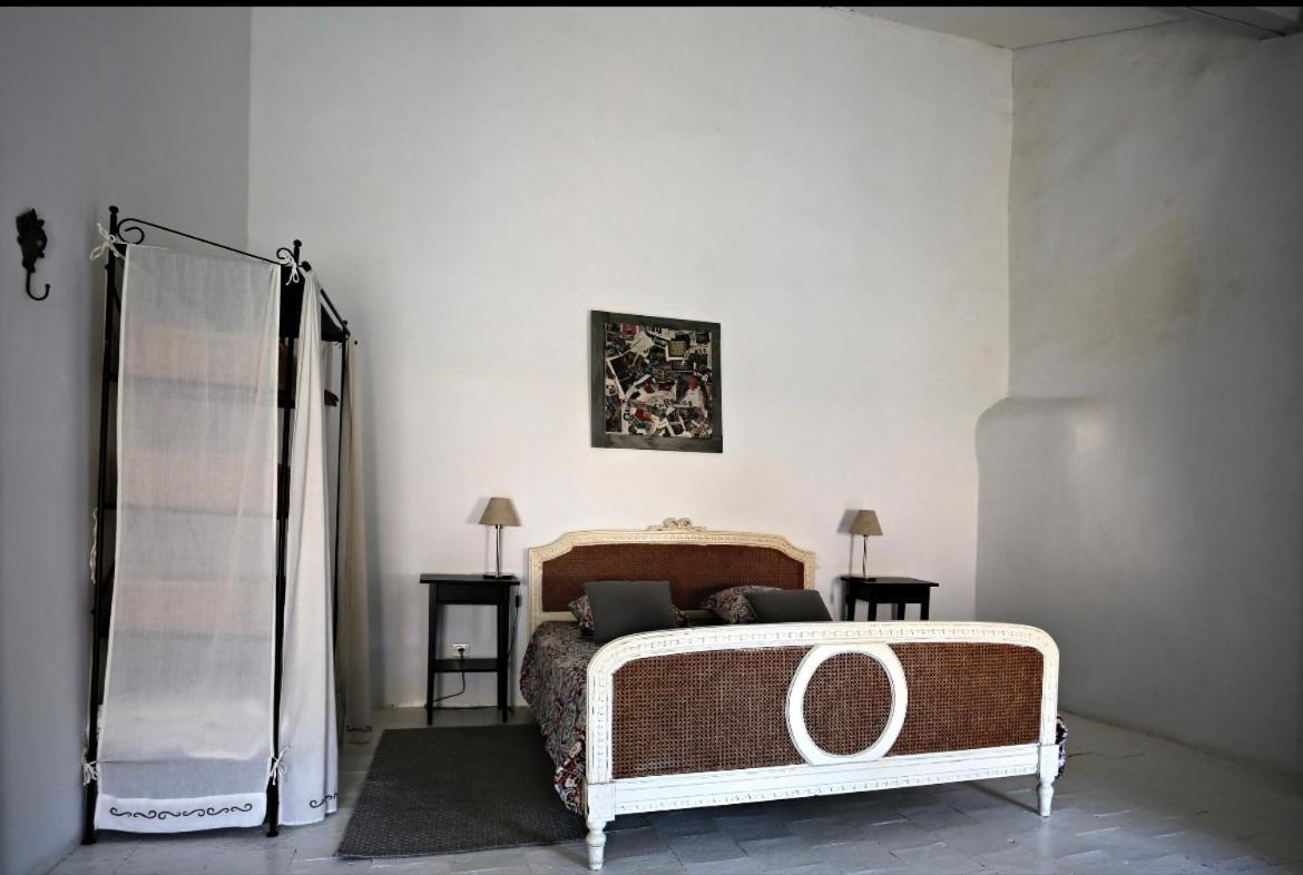 Les Chambres De La Villa Eugenie Lézignan-Corbières Rum bild